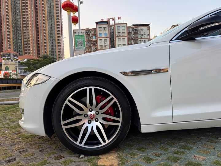 Jaguar XJ 2018 XJL 3.0 SC 2 WD — фото 8
