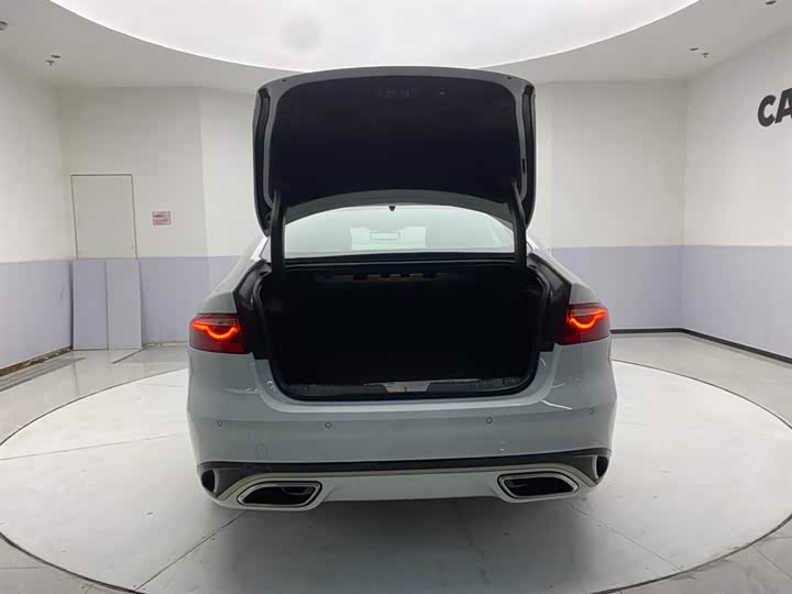 Jaguar XFL 2024 2.0 T P 300 4 WD — фото 29