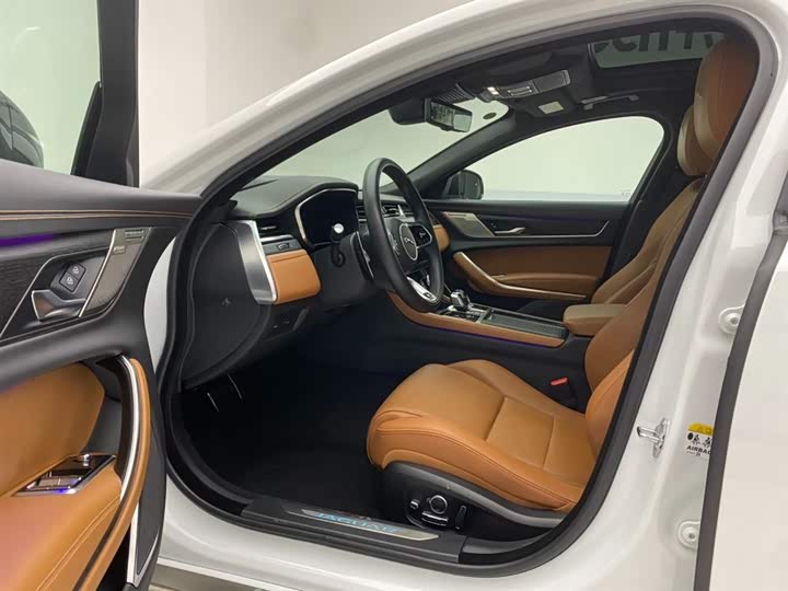 Jaguar XFL 2024 2.0 T P 300 4 WD — фото 17
