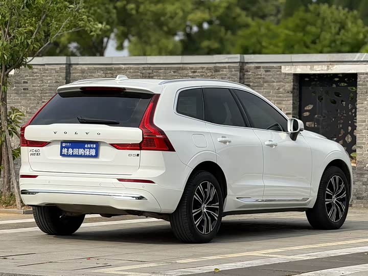 Volvo XC60 2022 B 5 4 WD — фото 4