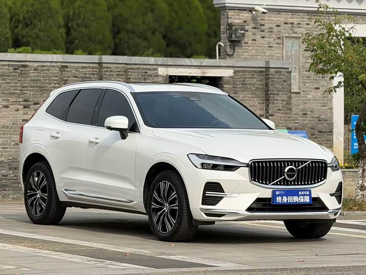 Volvo XC60 2022 B 5 4 WD — фото 2