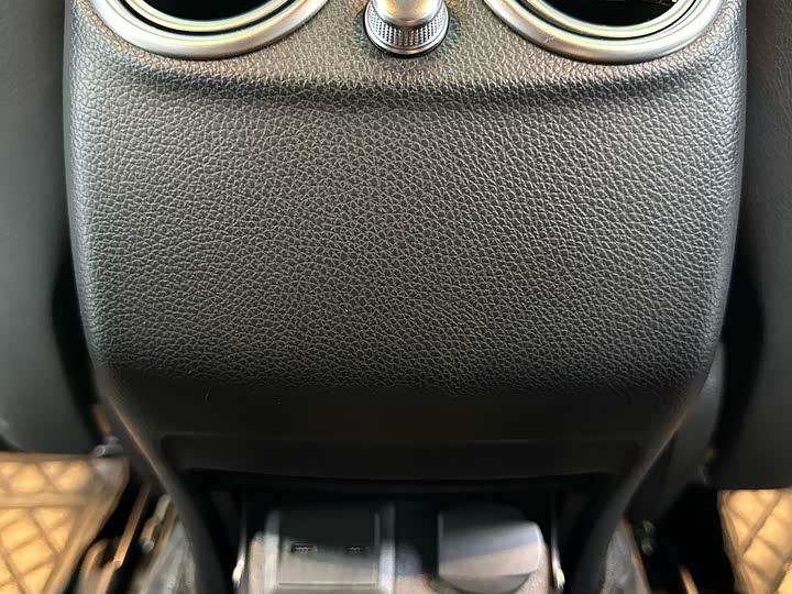 Mercedes-Benz GLC 2023 GLC 300 4 MATIC SUV — фото 15