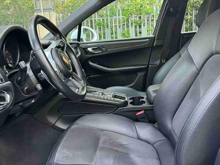 Porsche Macan 2018 Macan 2.0 T — фото 9
