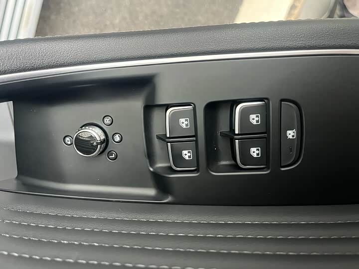 Hongqi HS5 2023 2.0 T Pro — фото 23