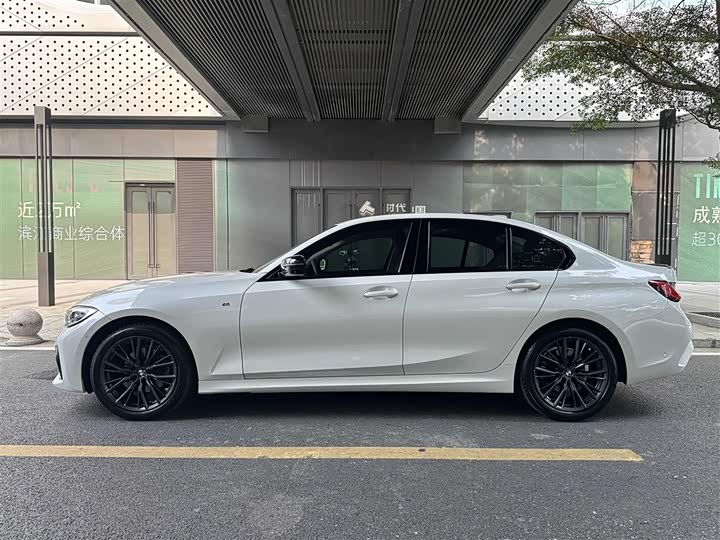 BMW 3-Series 2020 325i M — фото 10