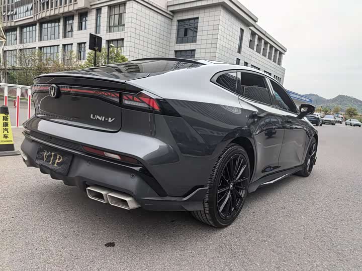 Changan UNI-V 2024 1.5 T Sport — фото 10