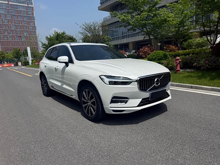 Volvo XC60 2021 T 5 4 WD — фото 3
