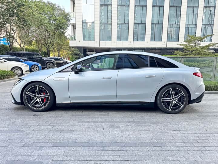Mercedes-Benz EQE 2023 AMG EQE 53 4 MATIC+ — фото 7