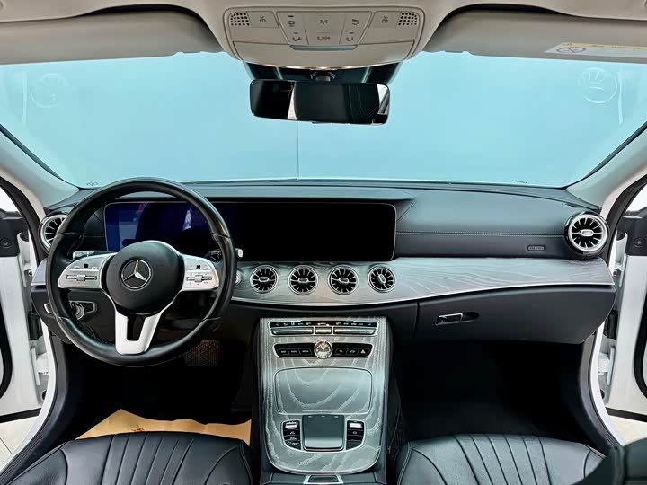 Mercedes-Benz CLS 2018 CLS 300 — фото 19