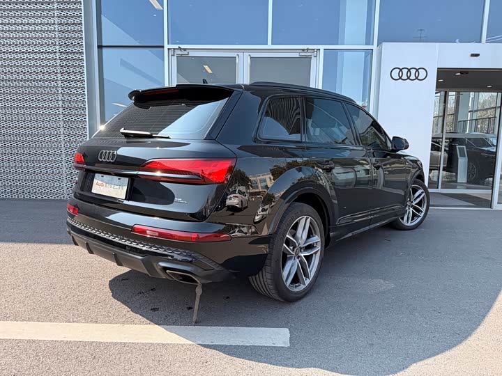 Audi Q7 2025 45 TFSI quattro S line — фото 4