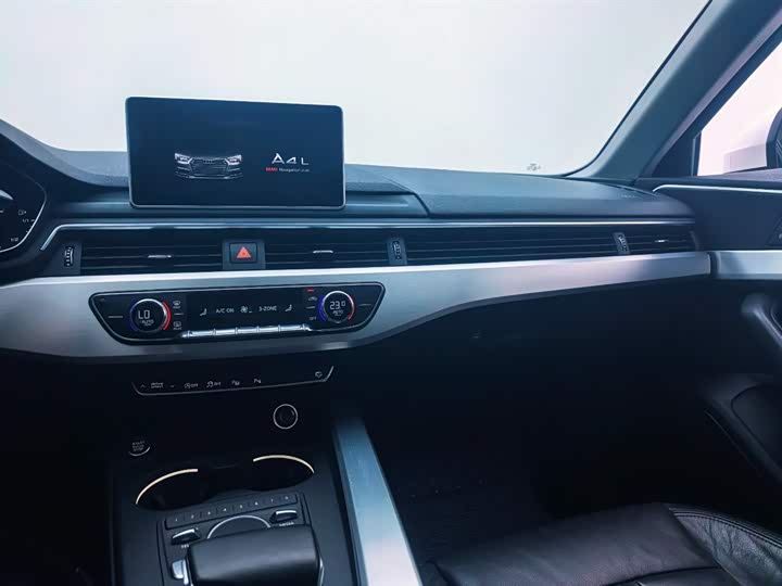 Audi A4L 2019 40 TFSI VI — фото 17