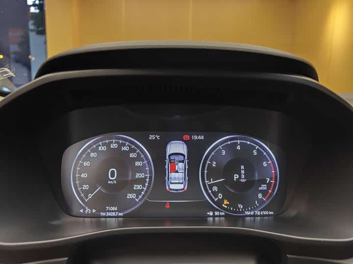 Volvo XC40 2020 T 3 — фото 35