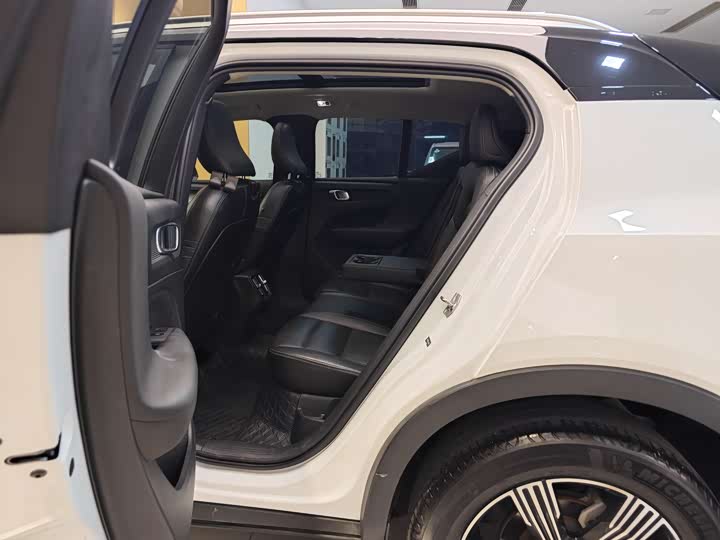 Volvo XC40 2020 T 3 — фото 22