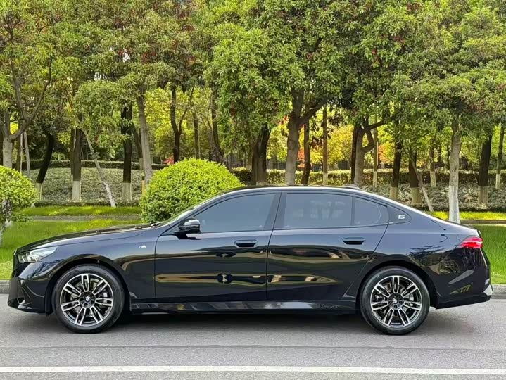 BMW 5 Series 525Li M спортпакет — фото 2