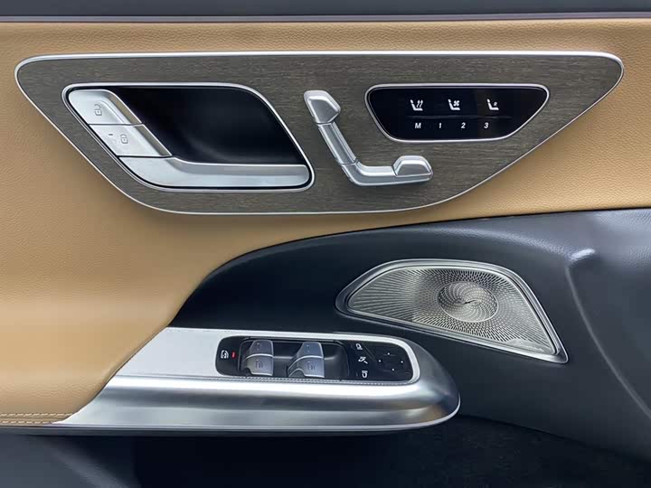 Mercedes-Benz E-Class 2024 E 300 L Luxury — фото 27