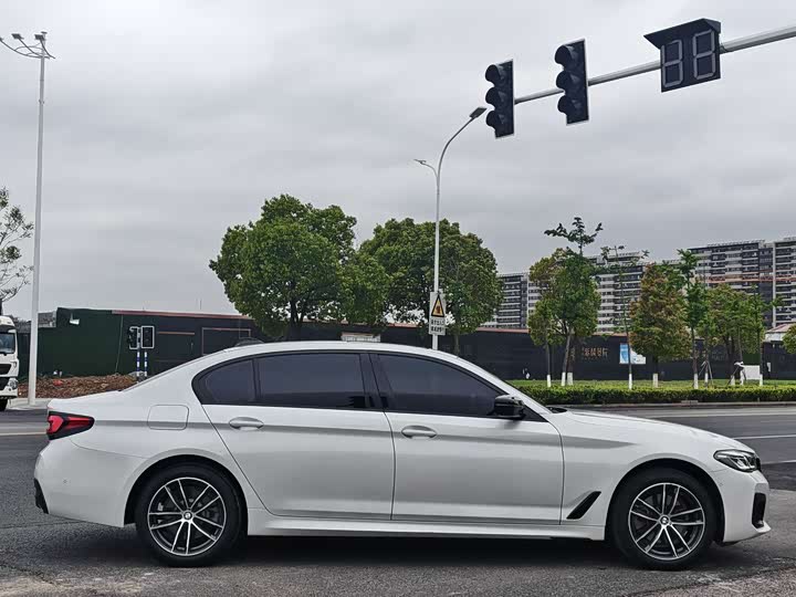 BMW 5-Series 2022 525 Li M — фото 6