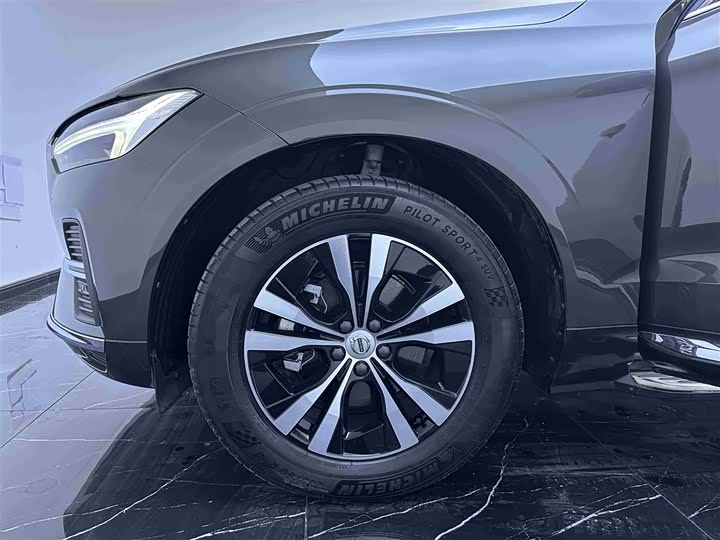 Volvo XC60 2022 B 5 4 WD — фото 18