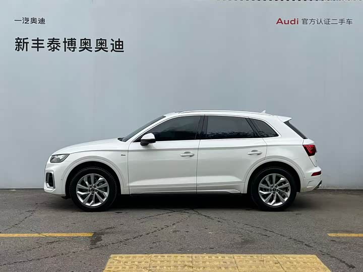 Audi Q5L 2022 40 T — фото 4