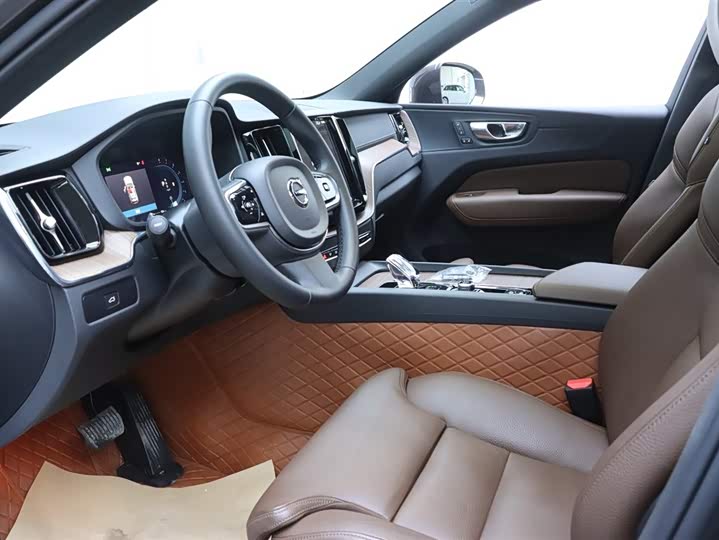Volvo XC60 2024 B 5 4 WD — фото 13