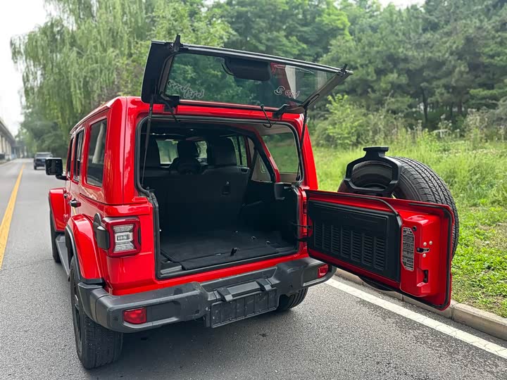 Jeep Wrangler — фото 17