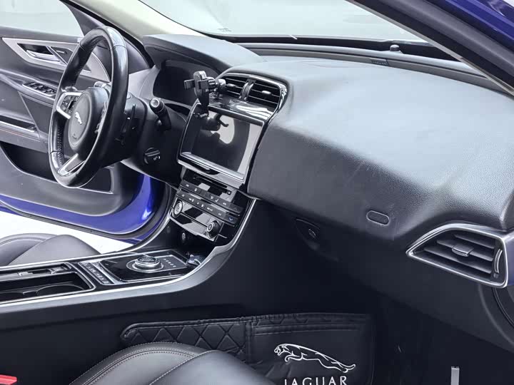 Jaguar XEL 2018 2.0 T 200 PS — фото 9
