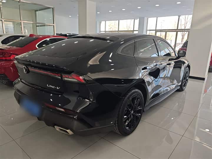 Changan UNI-V 2024 1.5 T Premium — фото 23