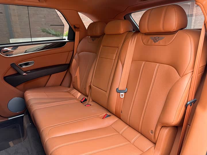 Bentley Bentayga — фото 12