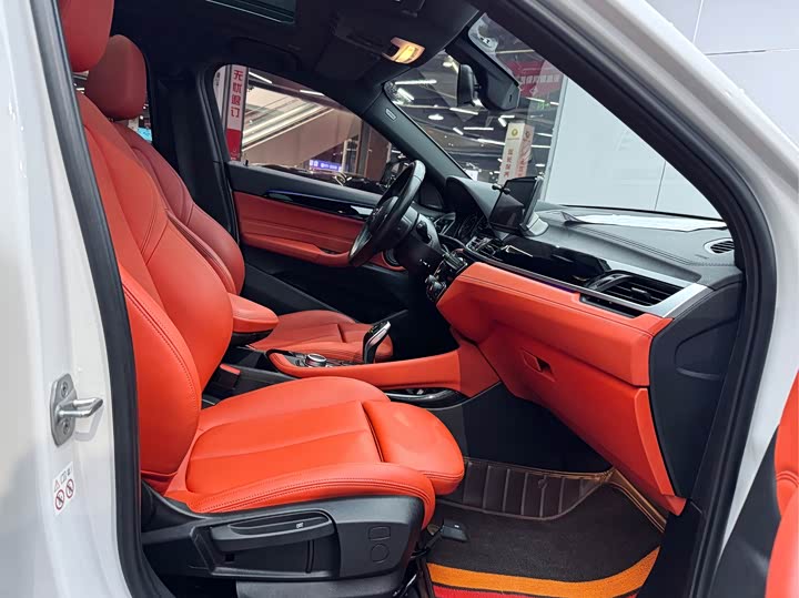 BMW X2 2021 s Drive 25i Leading M — фото 19