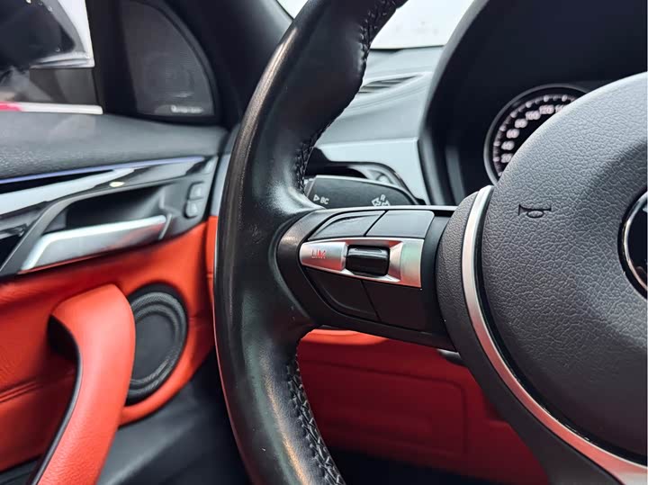 BMW X2 2021 s Drive 25i Leading M — фото 22