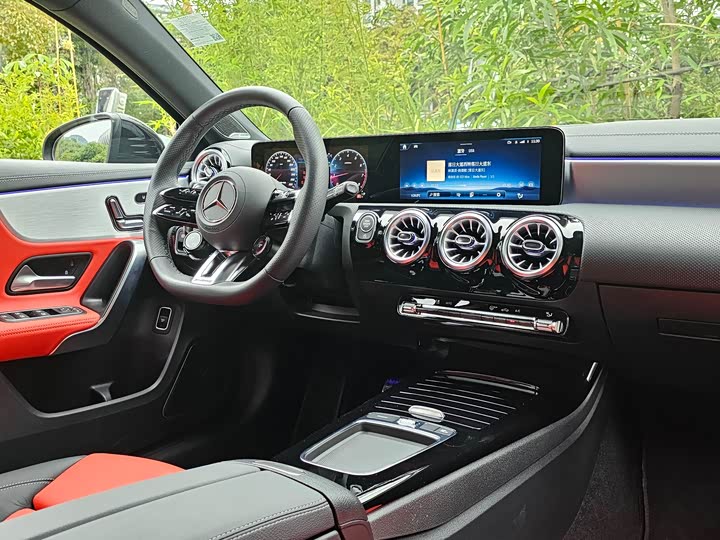 Mercedes-Benz A-Class 2025 AMG A 35 L 4 MATIC — фото 6