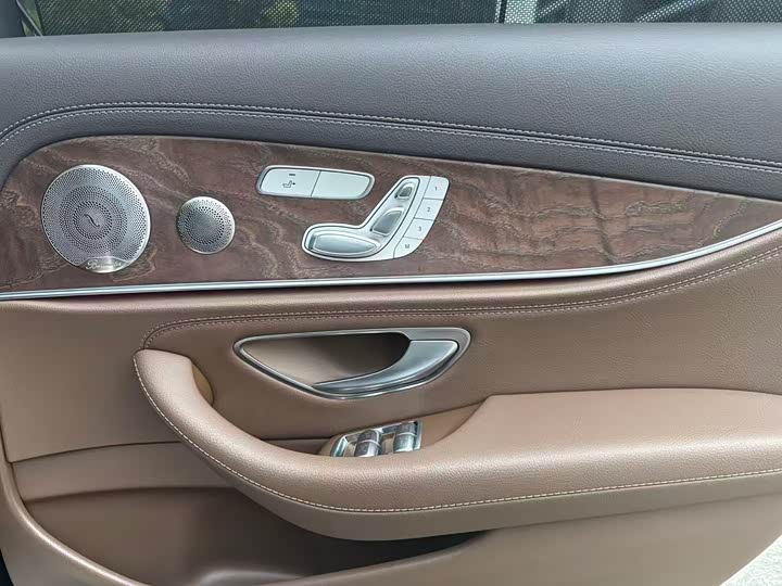 Mercedes-Benz E-Class 2022 E 300 L Luxury — фото 13