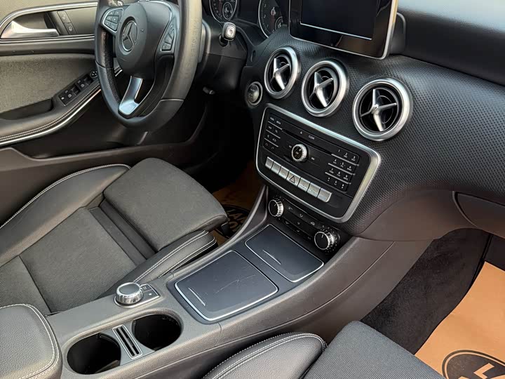 Mercedes-Benz A-Class 2017 A 200 — фото 18