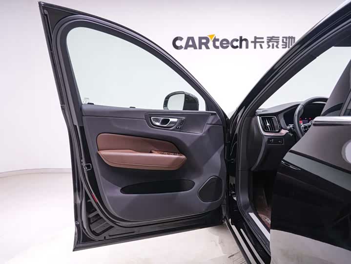 Volvo XC60 2022 B 5 4 WD — фото 14