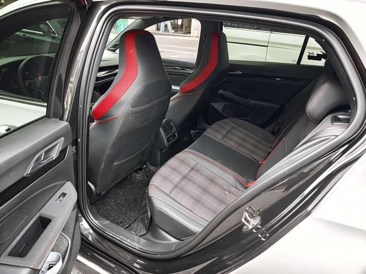 Volkswagen GTI — фото 12