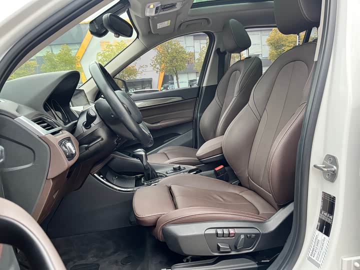 BMW X1 2019 s Drive 18 Li — фото 12