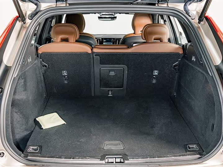 Volvo XC60 2025 B 5 4 WD — фото 23
