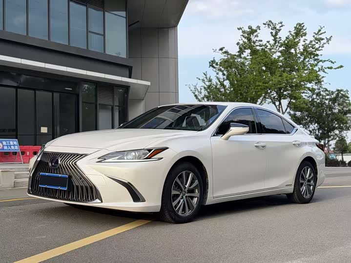 Lexus ES 2018 300h V