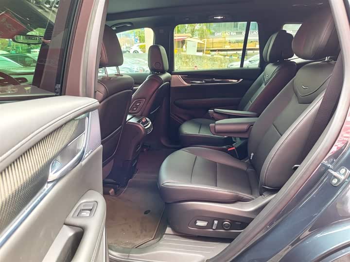 Cadillac XT6 2025 2.0 T 4 WD — фото 18