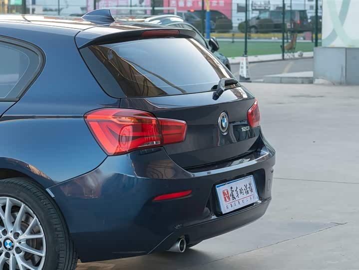 BMW 1-Series 2015 120i Leading — фото 14