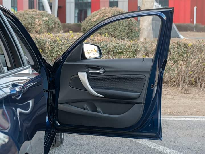 BMW 1-Series 2015 120i Leading — фото 39