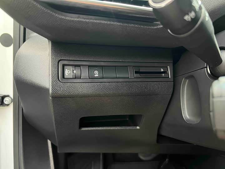 Peugeot 5008 2021 360 THP 5 — фото 22