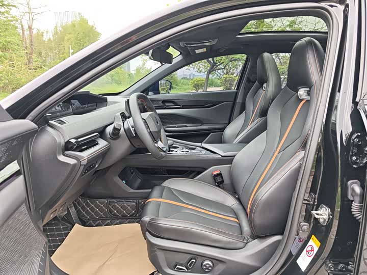 Changan UNI-V 2024 1.5 T Premium — фото 4