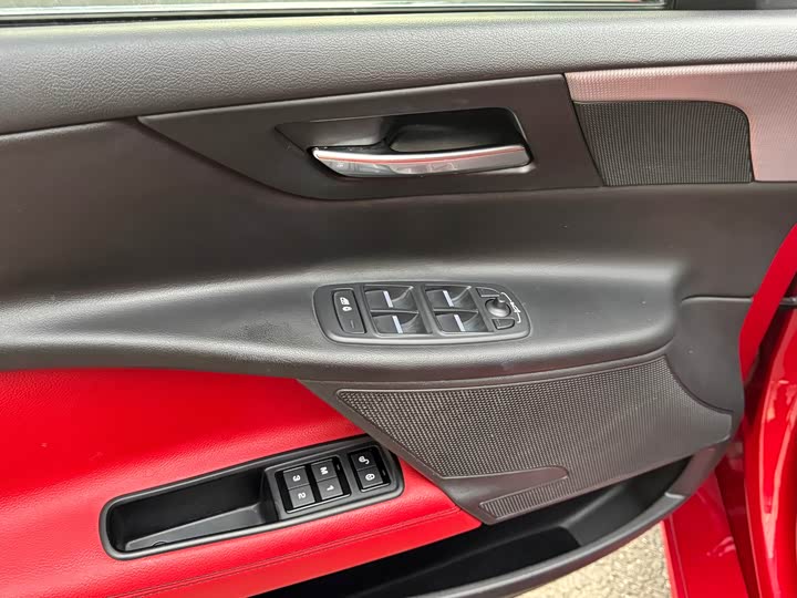 Jaguar XE 2015 2.0 T 200 PS R-Sport — фото 11