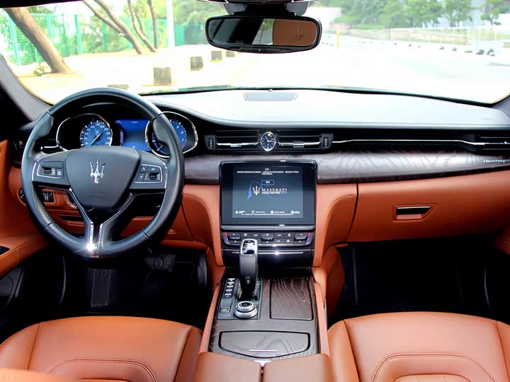Maserati Quattroporte — фото 10