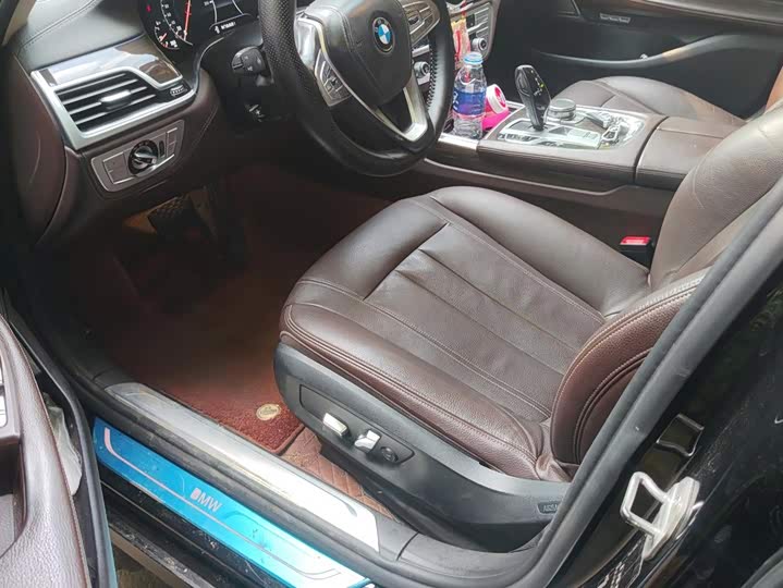 BMW 7 Series 730Li продвинутая — фото 9