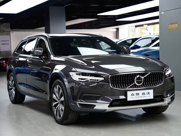 Volvo V90 2024 Cross Country B 5 AWD — фото 3