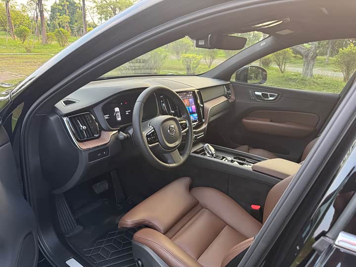 Volvo XC60 Hybrid 2024 T 8 PHEV 4 WD — фото 12