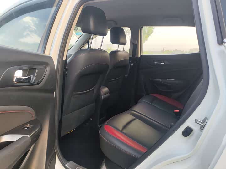 Changan CS15 2016 1.5 L MT — фото 10