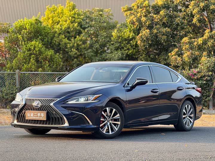 Lexus ES 2018 300h V