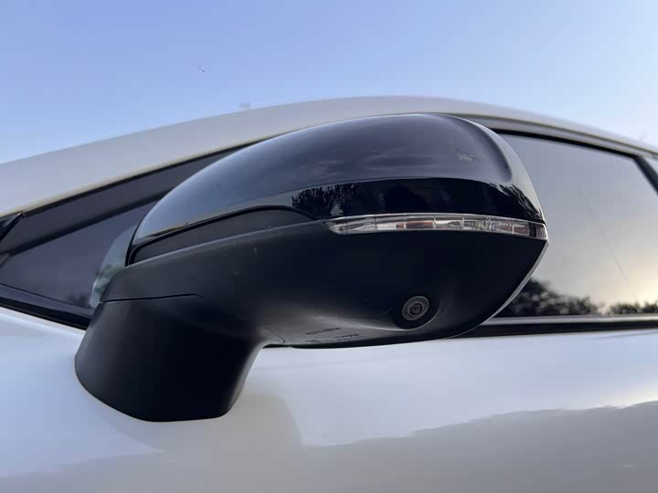 Changan UNI-T 2022 1.5 T Flagship — фото 8